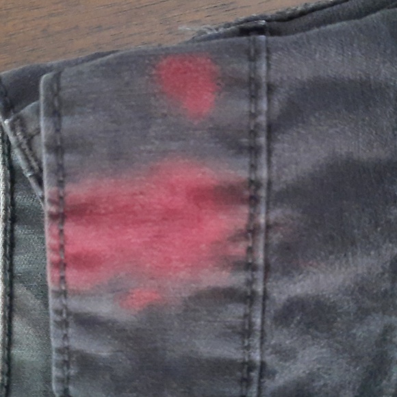 Levi's men's black cargo shorts. Waist - 36in ; Inseam 11.5in. - Picture 5 of 6